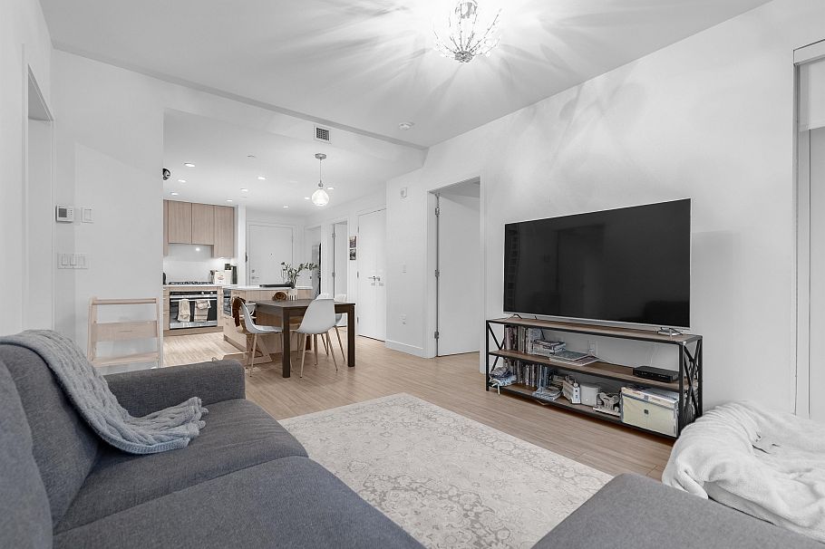 308 747 E 3rd Street North Vancouver, BC - 16