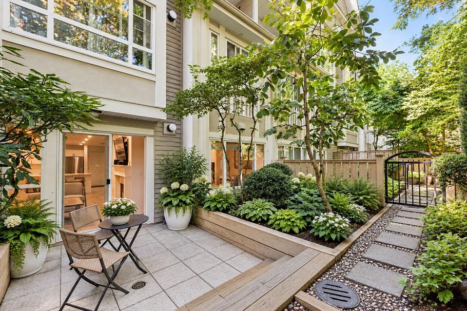 118 365 E 1st Street North Vancouver, BC - 1