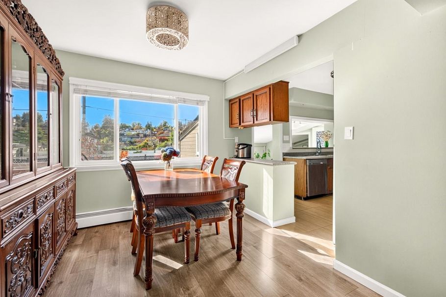 3232 W 16th Avenue Vancouver, BC - 11