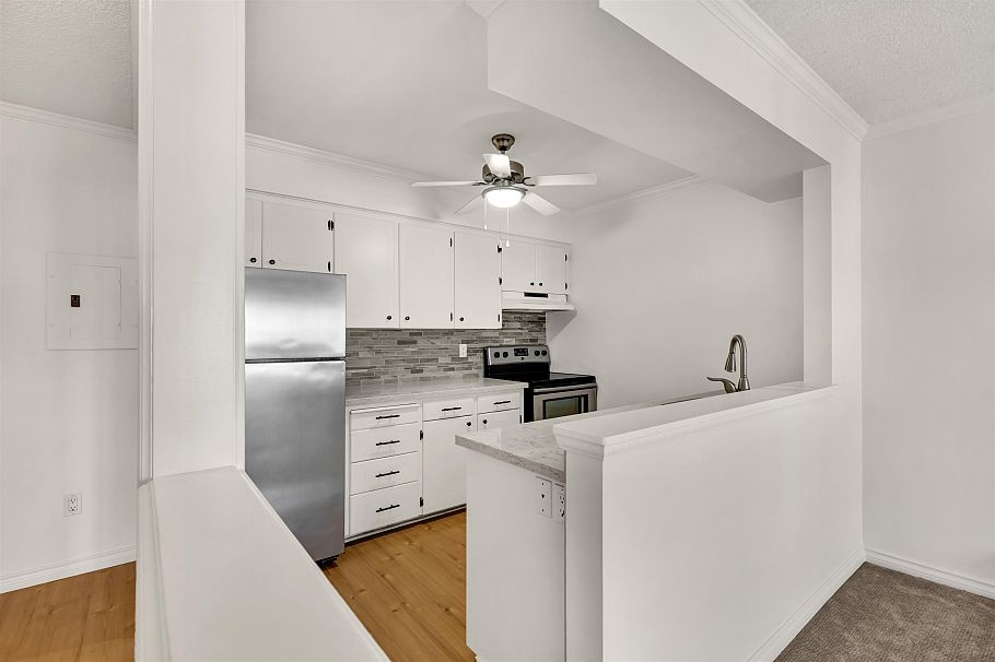 304 120 W 17th Street North Vancouver, BC - 3