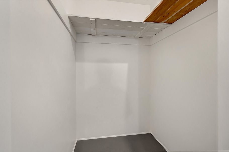 304 120 W 17th Street North Vancouver, BC - 16