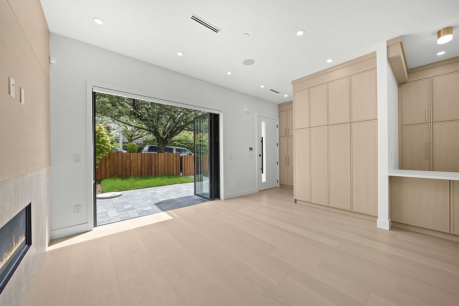 1 6461 E Prince Edward Street Vancouver, BC - 14