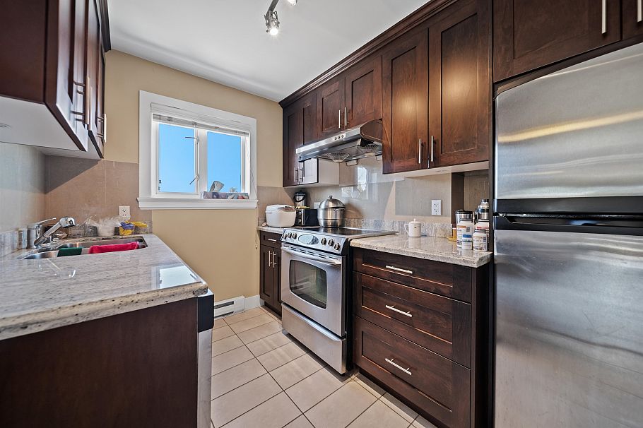 302 2009 E Hastings Street Vancouver, BC - 11