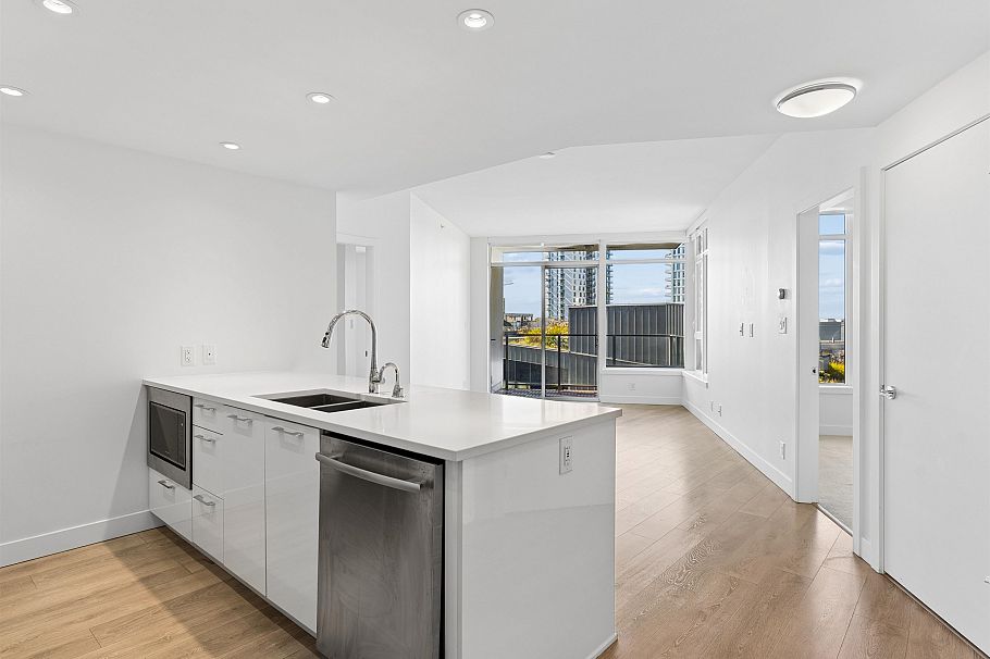 701 3557 Sawmill Crescent Vancouver, BC - 5