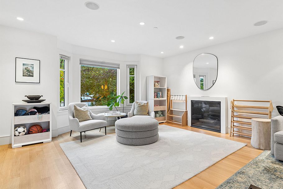 917 W 20th Avenue Vancouver, BC - 4