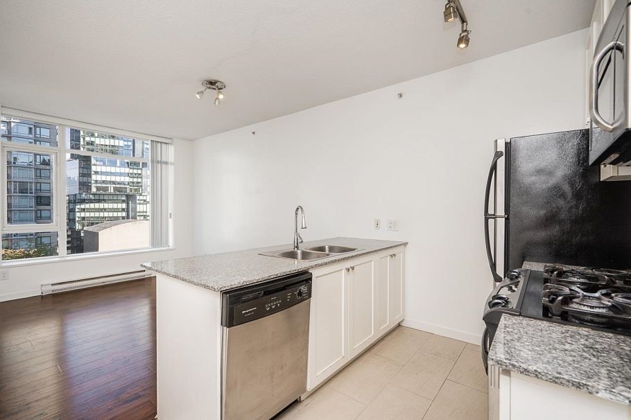 1303 480 Robson Street Vancouver, BC - 21