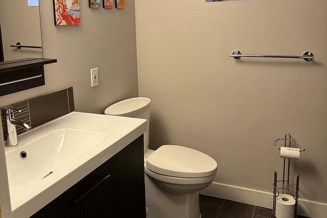 3268 Royal Avenue North Vancouver, BC - 9