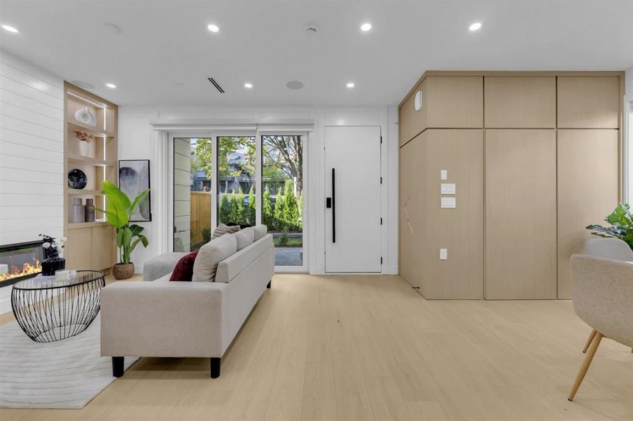 1 2888 E 6th Ave Avenue Vancouver, BC - 2