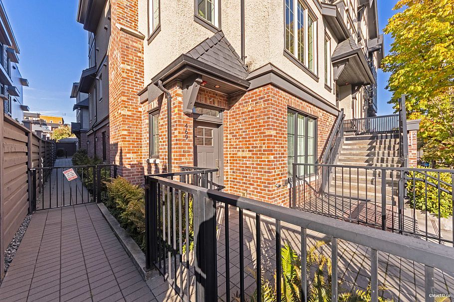 469 W 63 AVENUE, Vancouver BC V5X 2J3 Vancouver, BC - 2