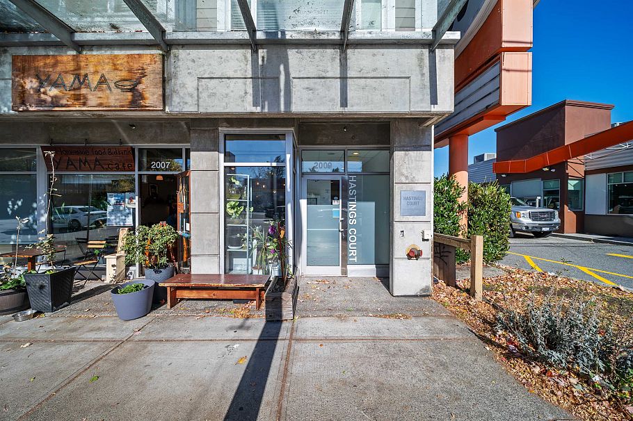 302 2009 E Hastings Street Vancouver, BC - 1