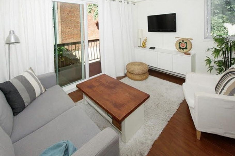 12 430 E 8th Avenue Vancouver, BC - 2