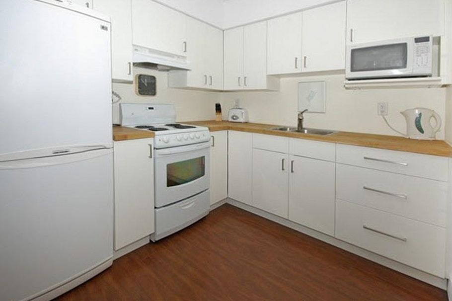 12 430 E 8th Avenue Vancouver, BC - 3