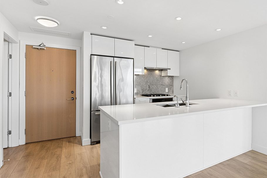 701 3557 Sawmill Crescent Vancouver, BC - 3
