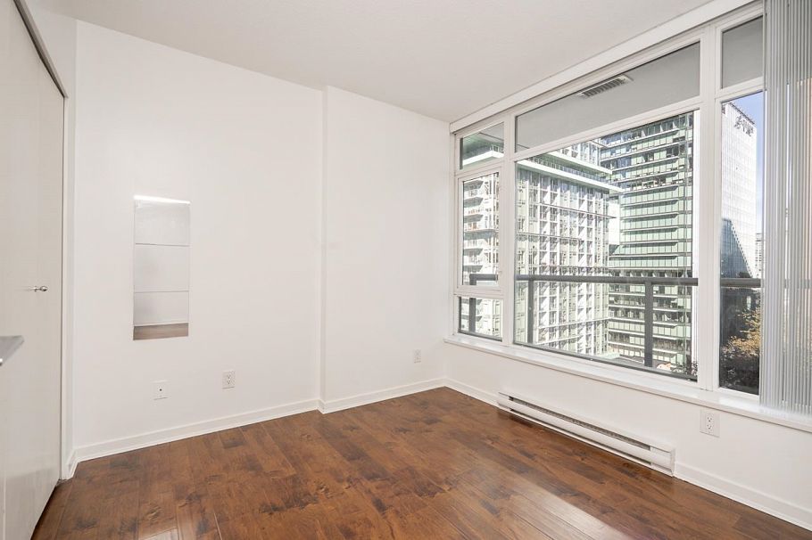 1303 480 Robson Street Vancouver, BC - 13