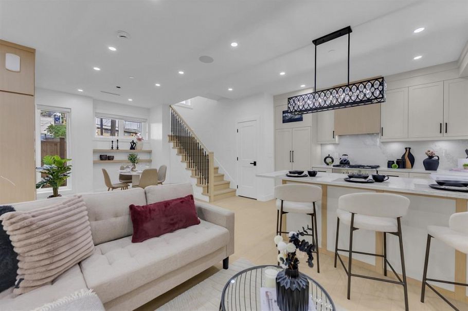 1 2888 E 6th Ave Avenue Vancouver, BC - 1