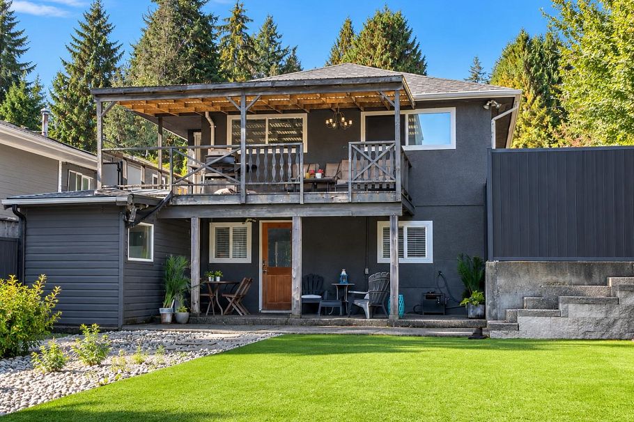 3268 Royal Avenue North Vancouver, BC - 2