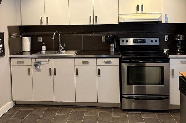 3268 Royal Avenue North Vancouver, BC - 7