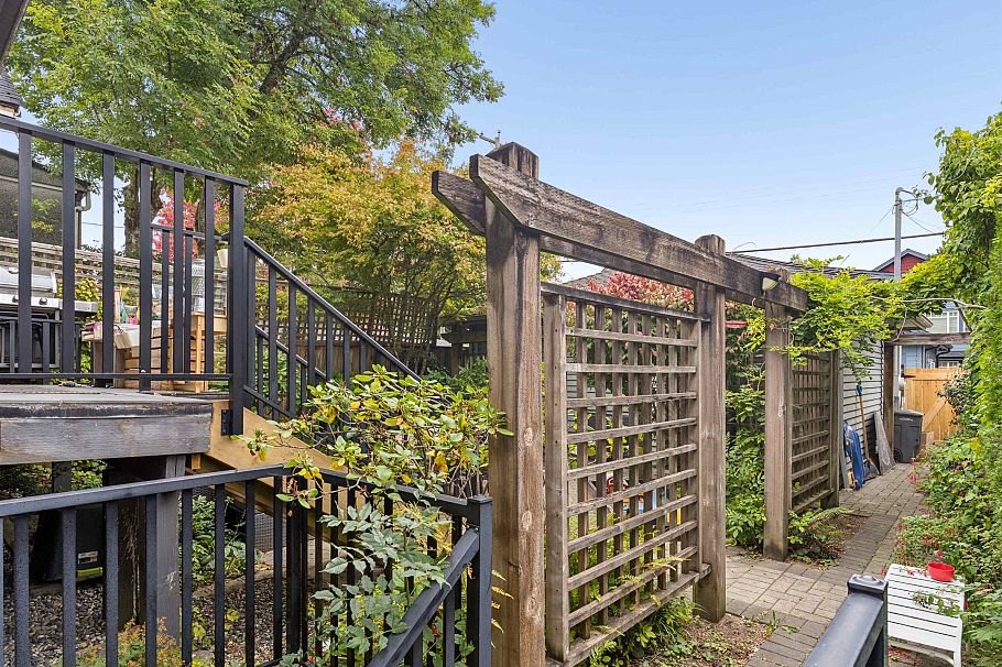 917 W 20th Avenue Vancouver, BC - 33