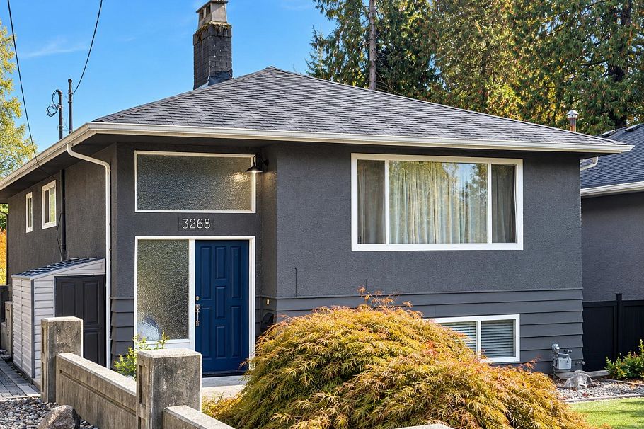 3268 Royal Avenue North Vancouver, BC - 1