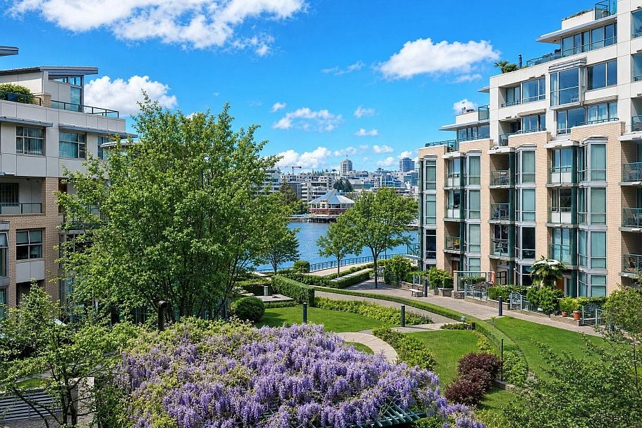 302 1228 Marinaside Crescent Vancouver, BC - 5