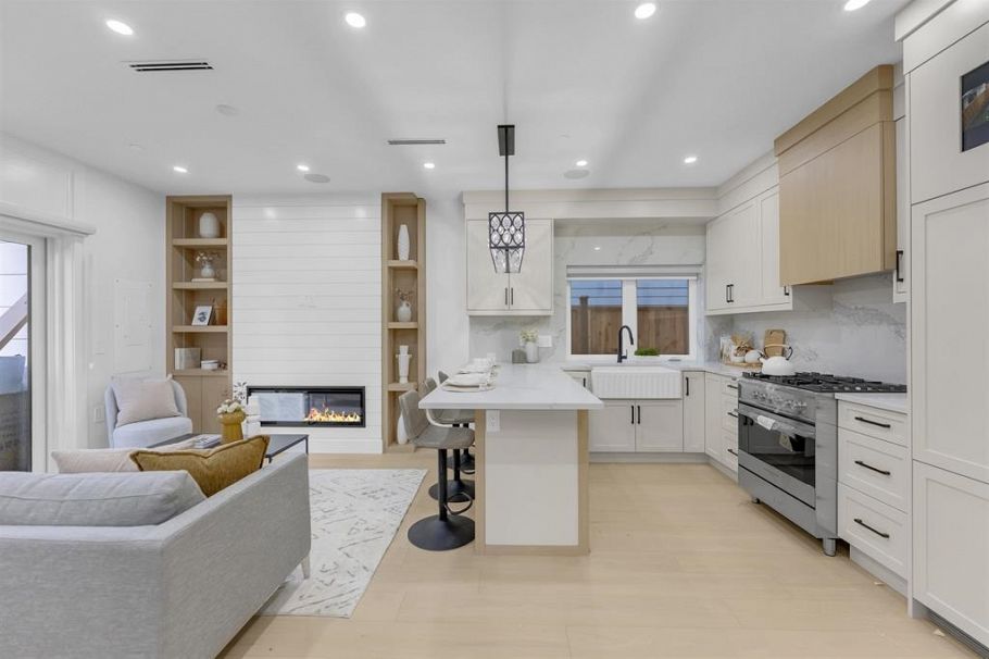 2 2888 E 6th Avenue Vancouver, BC - 2