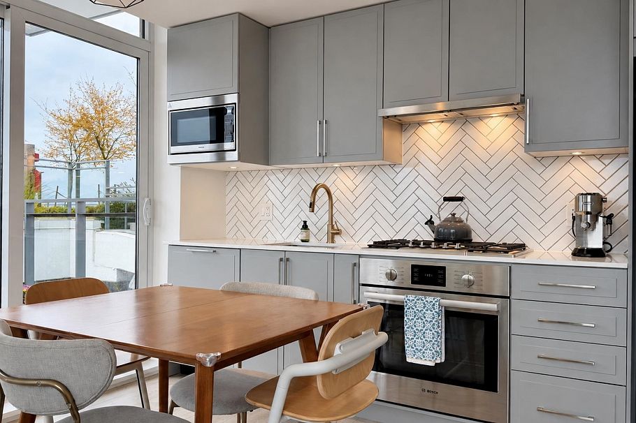 706 2435 Kingsway Vancouver, BC - 4