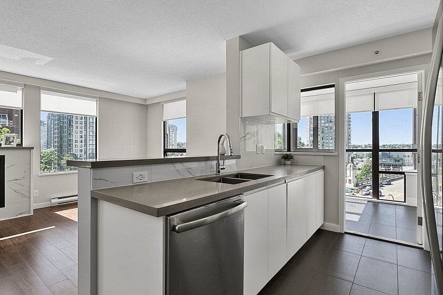 601 1003 Pacific Street Vancouver, BC - 9