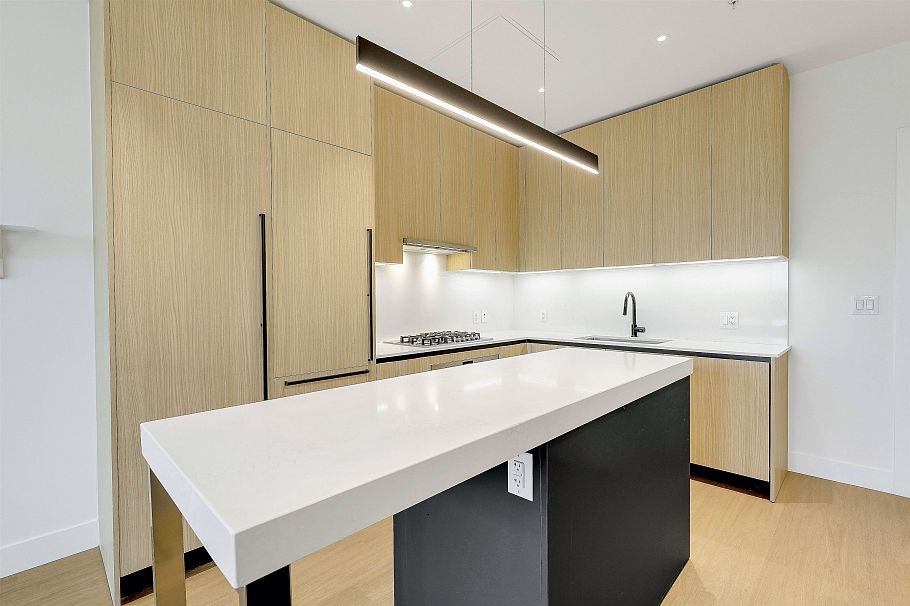 604 2235 E Broadway Vancouver, BC - 4