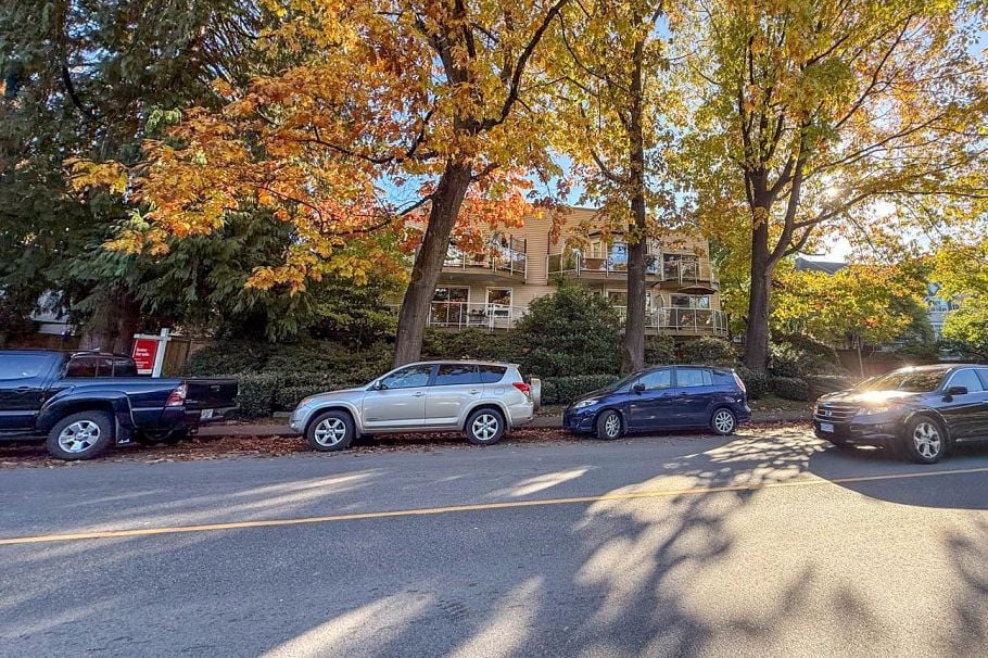 304 827 W 16TH, North Vancouver BC V7P 1R2 North Vancouver, BC - 2