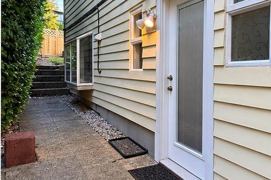 23** BRIDGEMAN AVENUE, North Vancouver BC V7P 3P4 North Vancouver, BC - 2
