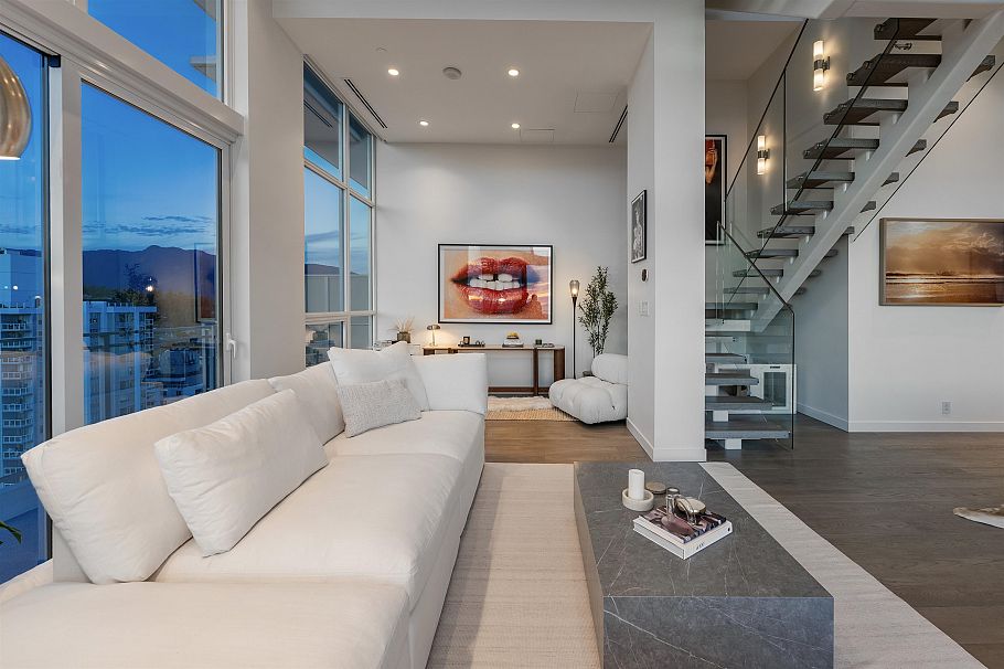 2403 125 E 14th Street North Vancouver, BC - 26