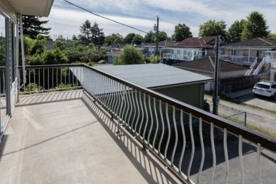 2214 E 4th Avenue Vancouver, BC - 10