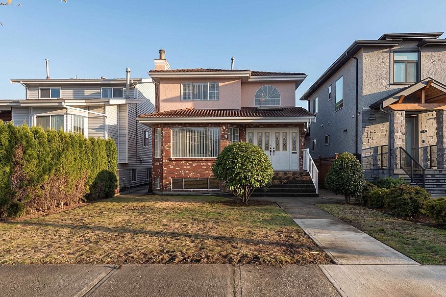 3078 E 6th Avenue Vancouver, BC - 1