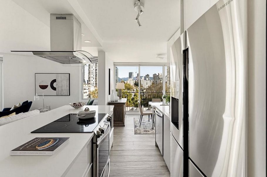 1103 1575 Beach Avenue Vancouver, BC - 2