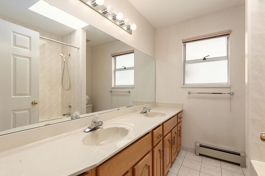 3078 E 6th Avenue Vancouver, BC - 22