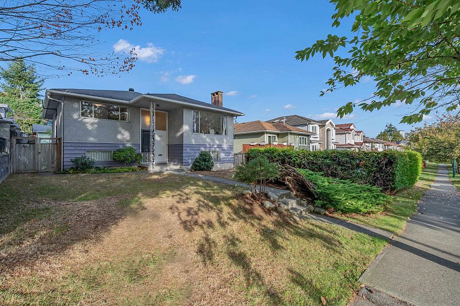 3631 Wellington Avenue Vancouver, BC - 1