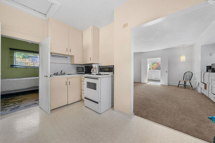 652 W 14th Street North Vancouver, BC - 13