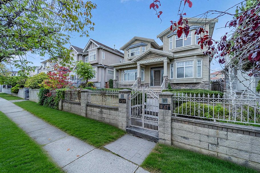 725 W 61st Avenue Vancouver, BC - 2