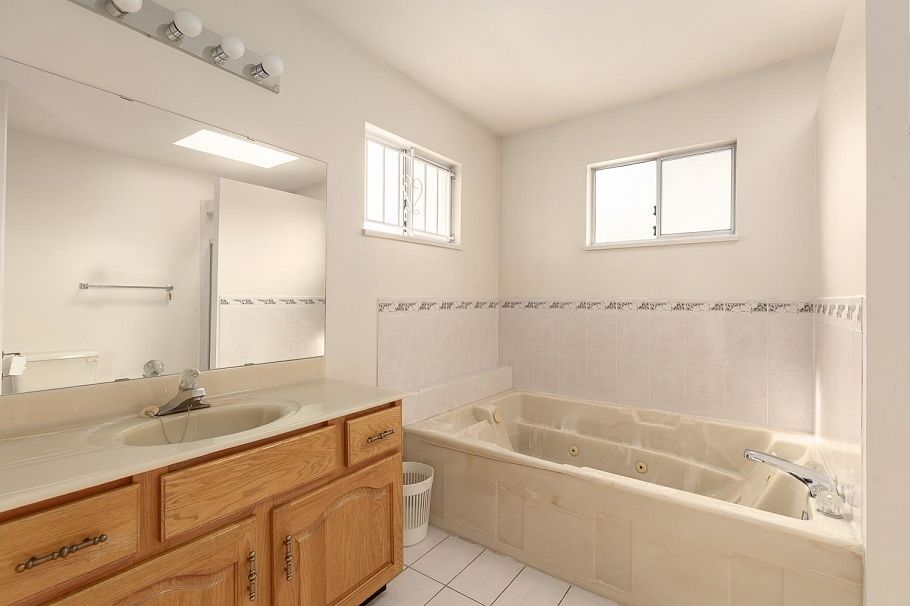 3078 E 6th Avenue Vancouver, BC - 29