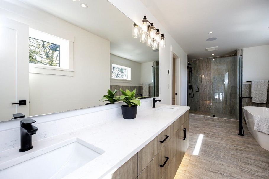 1028 Calverhall Street North Vancouver, BC - 34
