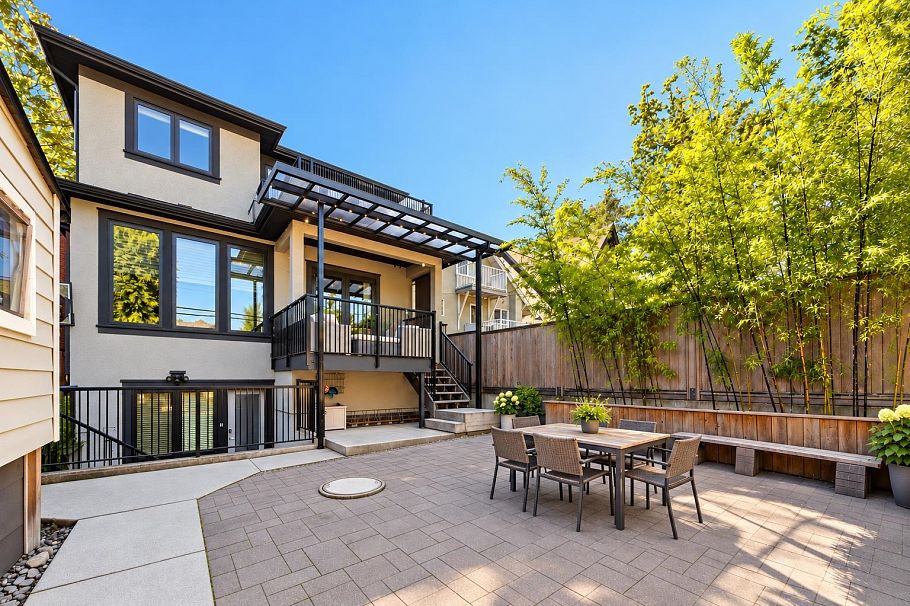 3475 W 24th Avenue Vancouver, BC - 32