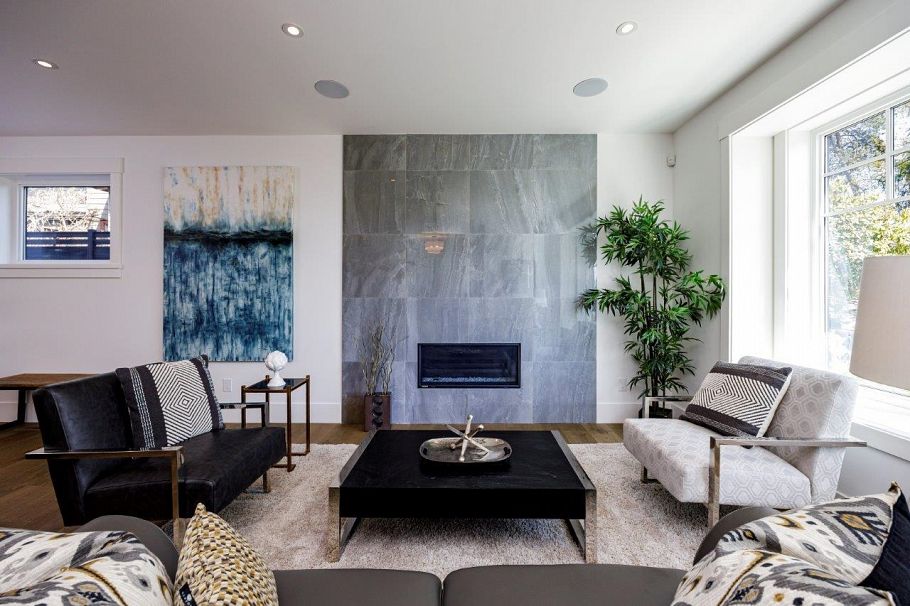 1028 Calverhall Street North Vancouver, BC - 3