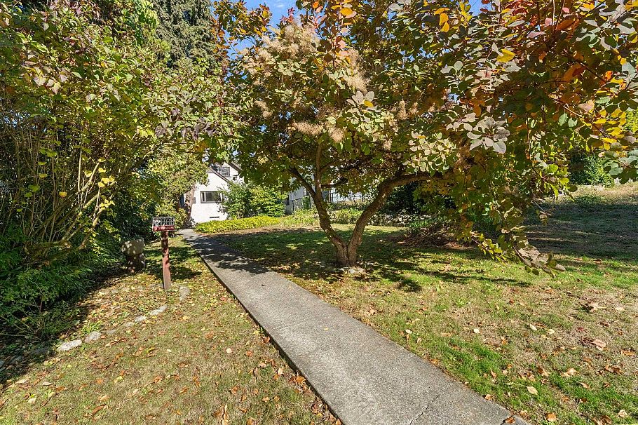 652 W 14th Street North Vancouver, BC - 2