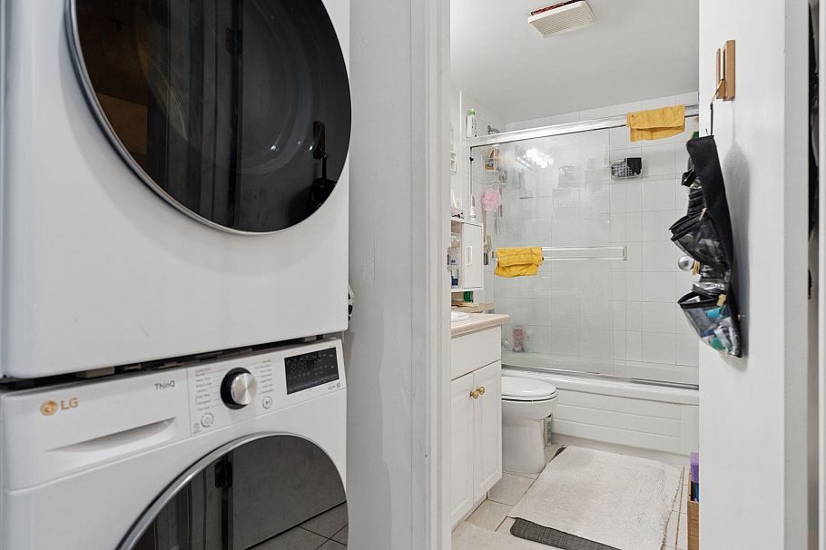 8 2023 W 4th Avenue Vancouver, BC - 15
