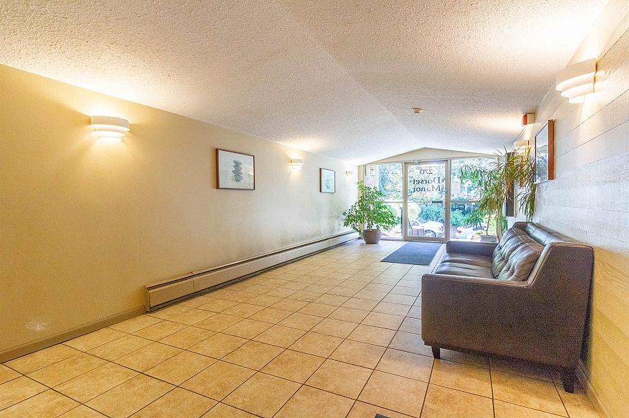210 270 W 1st Street North Vancouver, BC - 14