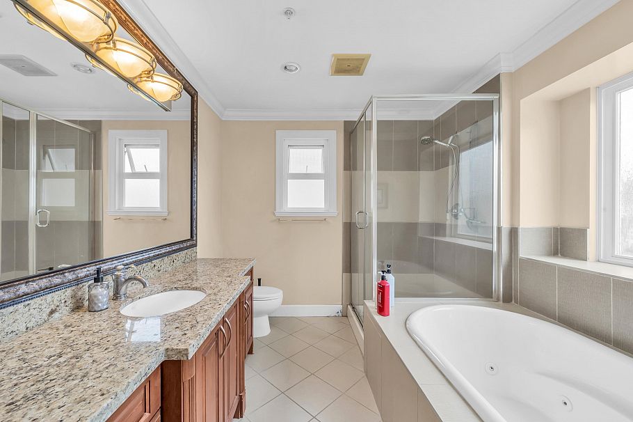 725 W 61st Avenue Vancouver, BC - 9