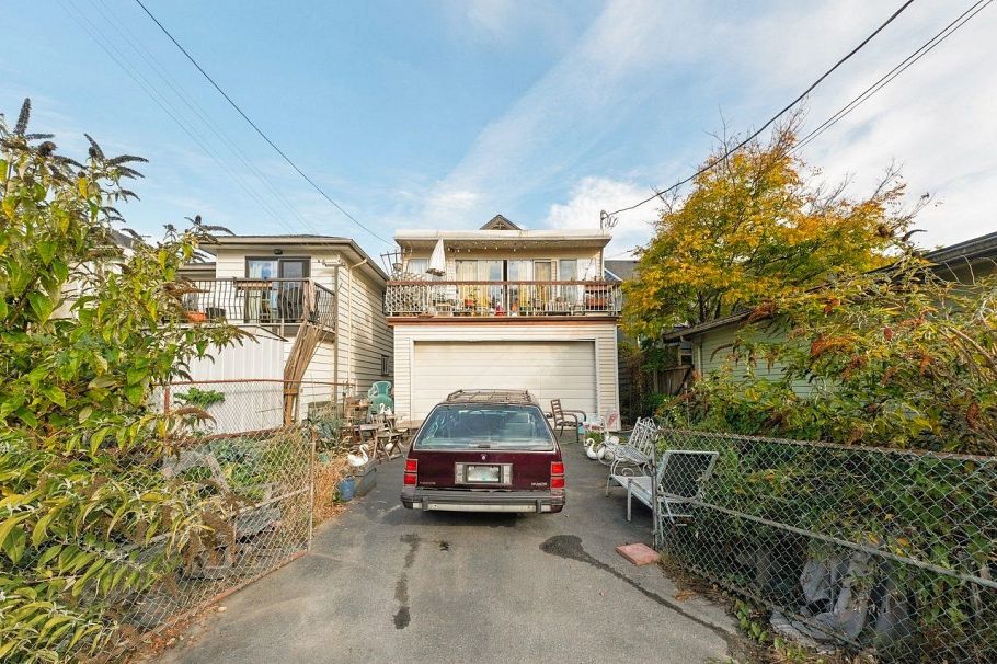 2214 E 4th Avenue Vancouver, BC - 14