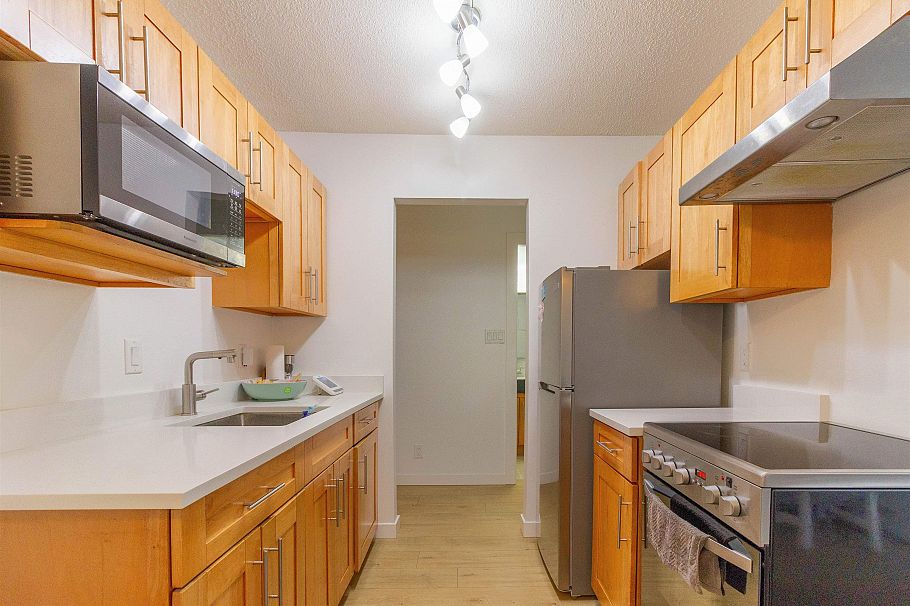 210 270 W 1st Street North Vancouver, BC - 8