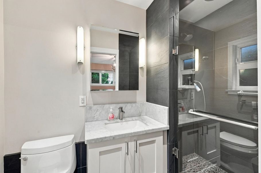 5788 Crown Street Vancouver, BC - 25