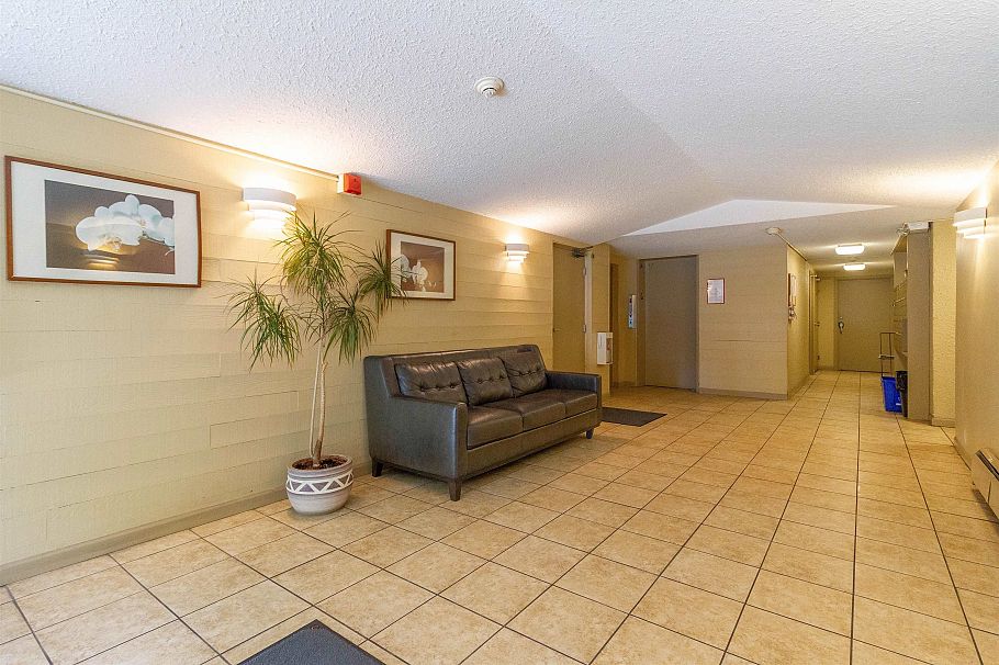 210 270 W 1st Street North Vancouver, BC - 16